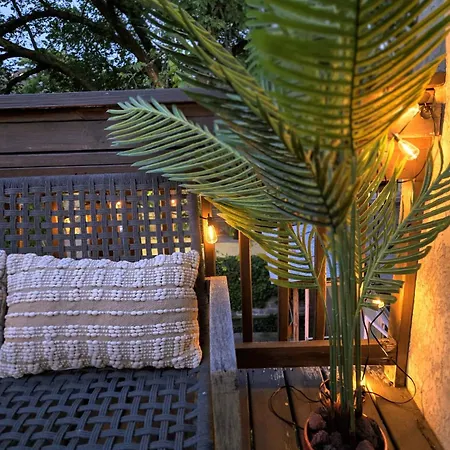 Boutique Retreat Private Patio Fire Pit Apartment