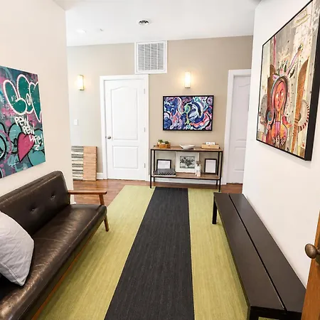 House 5863- Chicago's Premier Bed & Breakfast