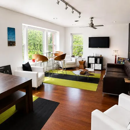 Bed & Breakfast House 5863- Chicago's Premier