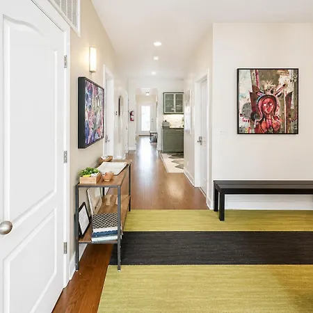 Bed & Breakfast House 5863- Chicago's Premier Chicago