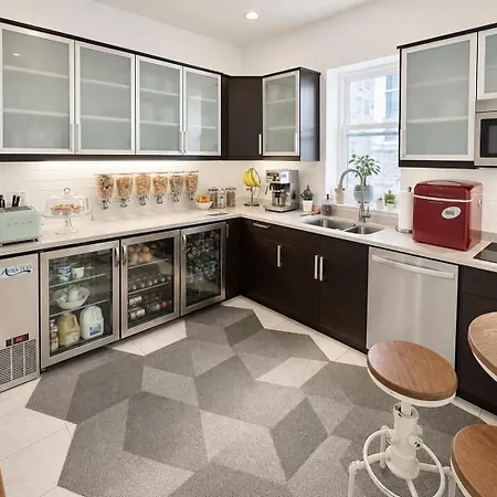 House 5863- Chicago's Premier 4*