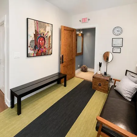 House 5863- Chicago's Premier Bed & Breakfast