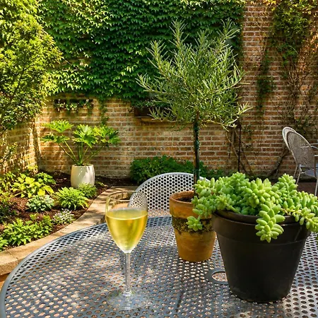 House 5863- Chicago's Premier Bed & Breakfast 4*