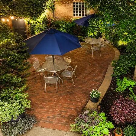 House 5863- Chicago's Premier Bed & Breakfast Chicago