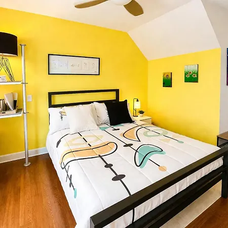 House 5863- Chicago's Premier Bed & Breakfast