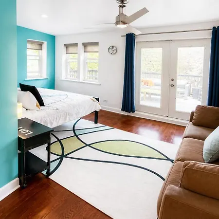 House 5863- Chicago's Premier Bed & Breakfast Chicago