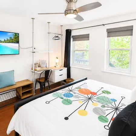 House 5863- Chicago's Premier Bed & Breakfast 4*