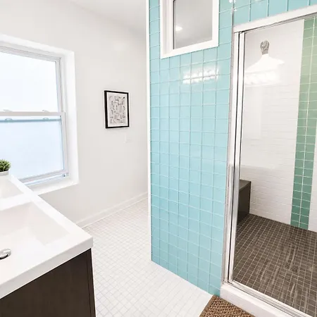Bed & Breakfast House 5863- Chicago's Premier Chicago