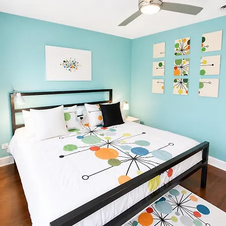 Bed & Breakfast House 5863- Chicago's Premier