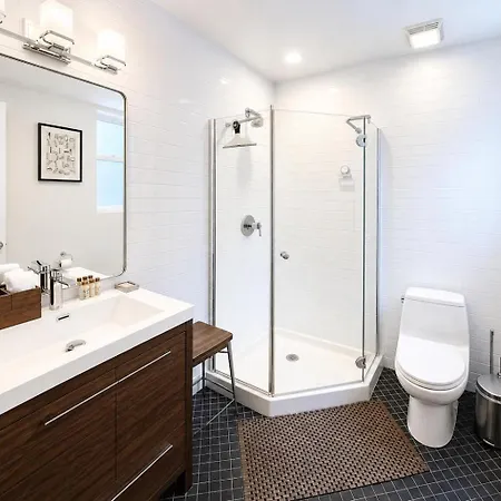 Bed & Breakfast House 5863- Chicago's Premier Chicago