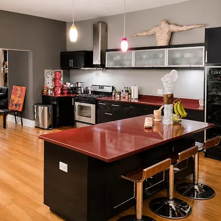 House 5863- Chicago's Premier 4* Chicago