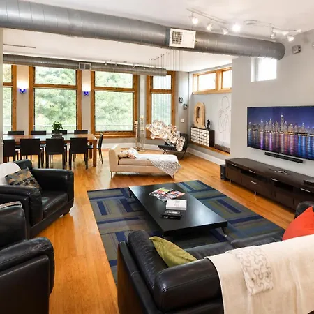 Bed & Breakfast House 5863- Chicago's Premier