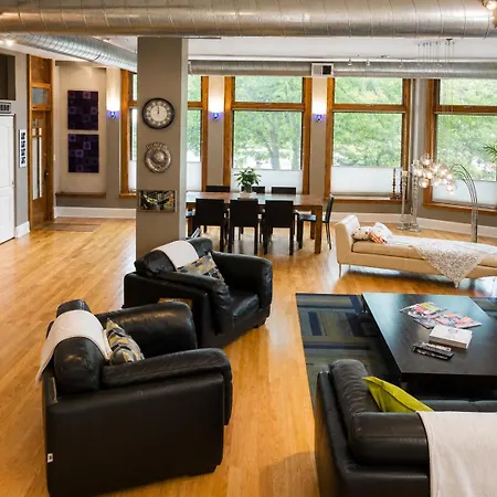 House 5863- Chicago's Premier Chicago