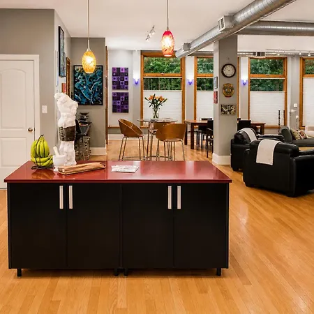Bed & Breakfast House 5863- Chicago's Premier Chicago