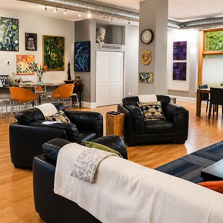 Bed & Breakfast House 5863- Chicago's Premier 4*