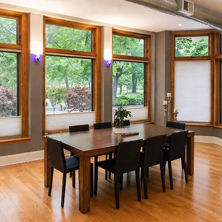 House 5863- Chicago's Premier Bed & Breakfast Chicago