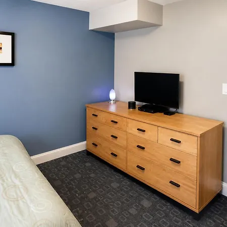 House 5863- Chicago's Premier 4*