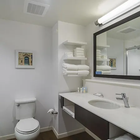 Hotel Hampton North-loyola Station, Il 3*