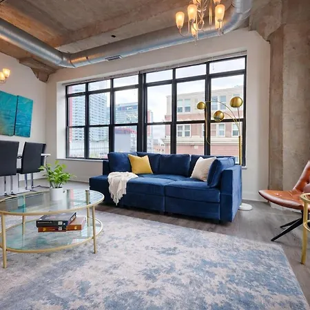 Spacious And Luxurious 3br Near Mccormick Place And Soldier Field With Optional Parking - Sleeps 10 Apartment *