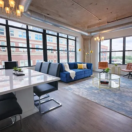 Apartment Spacious And Luxurious 3br Near Mccormick Place And Soldier Field With Optional Parking - Sleeps 10 *