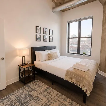 Spacious And Luxurious 3br Near Mccormick Place And Soldier Field With Optional Parking - Sleeps 10 Chicago