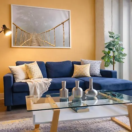 Luxury 3br Spacious Sleeps 8 Guests With Patio, Skyline View, Optional Parking And Gym Access Near Mccormick Place And Lakefront Chicago