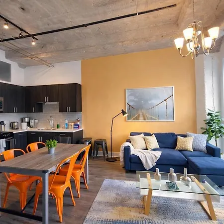 Apartment Luxury 3br Spacious Sleeps 8 Guests With Patio, Skyline View, Optional Parking And Gym Access Near Mccormick Place And Lakefront Chicago