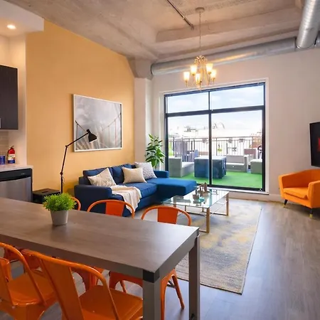 Luxury 3br Spacious Sleeps 8 Guests With Patio, Skyline View, Optional Parking And Gym Access Near Mccormick Place And Lakefront Apartment