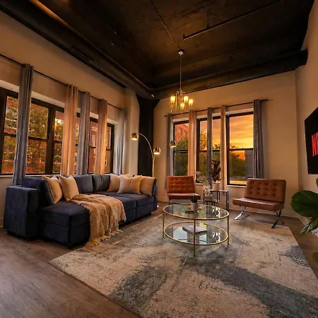 Apartment Group Friendly Spacious 3br With Optional Parking And Gym Access Sleeps 10 Guest Near Mccormick Place And Soldier Field *