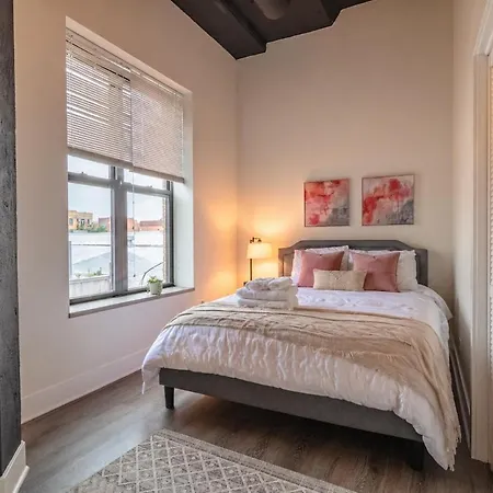 Apartment Group Friendly Spacious 3br With Optional Parking And Gym Access Sleeps 10 Guest Near Mccormick Place And Soldier Field *
