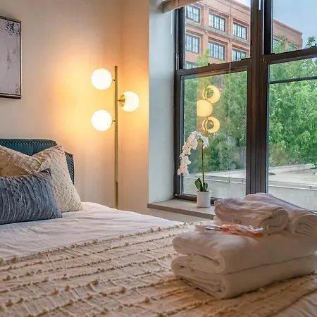 Apartment Group Friendly Spacious 3br With Optional Parking And Gym Access Sleeps 10 Guest Near Mccormick Place And Soldier Field *