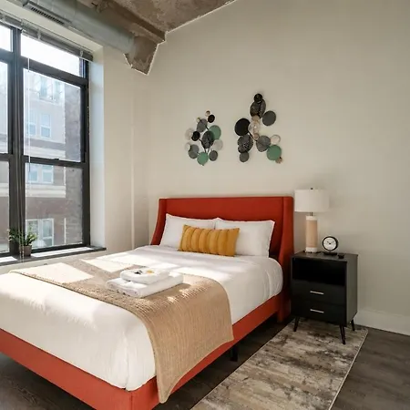 Apartment Spacious 2br Vacation With View, Optional Parking And Gym Near Mccormick Place & Downtown Attractions