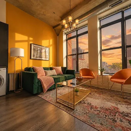 Spacious 2br Vacation With View, Optional Parking And Gym Near Mccormick Place & Downtown Attractions Apartment