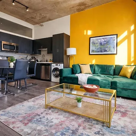 Spacious 2br Vacation With View, Optional Parking And Gym Near Mccormick Place & Downtown Attractions *