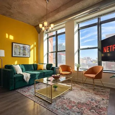 Spacious 2br Vacation With View, Optional Parking And Gym Near Mccormick Place & Downtown Attractions Chicago