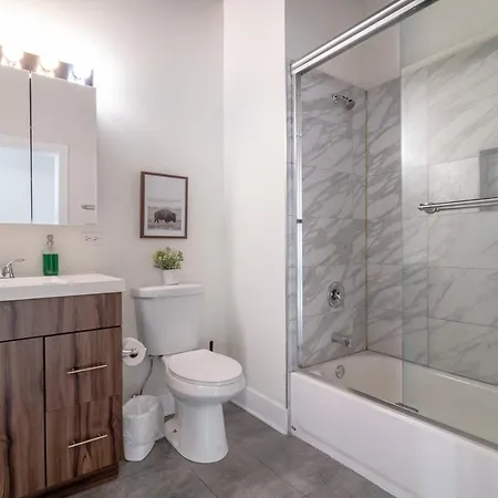 Mccormick Place Secret Oasis With Optional Parking For Up To 8 Guests Apartment *