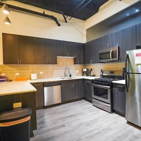Apartment Ideal 3br Business Or Leisure In Fully Stocked Kitchen & Fast Internet With Optional Parking Near Soldier Field, Grant Park & Mccormick Place