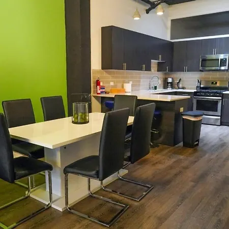 Ideal 3br Business Or Leisure In Fully Stocked Kitchen & Fast Internet With Optional Parking Near Soldier Field, Grant Park & Mccormick Place