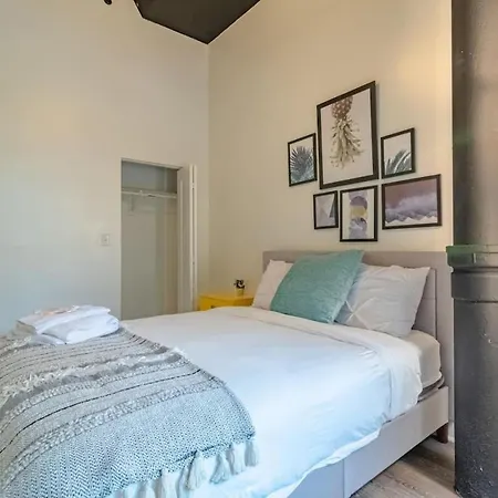 Ideal 3br Business Or Leisure In Fully Stocked Kitchen & Fast Internet With Optional Parking Near Soldier Field, Grant Park & Mccormick Place Apartment