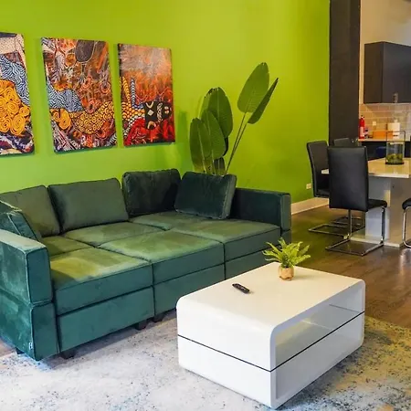 Ideal 3br Business Or Leisure In Fully Stocked Kitchen & Fast Internet With Optional Parking Near Soldier Field, Grant Park & Mccormick Place *