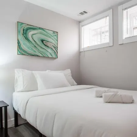 Apartment Double Play Wrigley - Prime Location Across From Wrigley Field & Transit - 2br Apts *