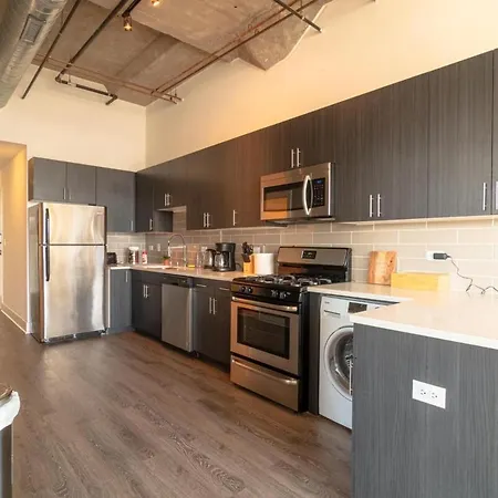 Apartment Mccormick Place Downtown: Luxurious 3br/2ba For 10 *