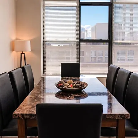 Apartment Mccormick Place Downtown: Luxurious 3br/2ba For 10 *