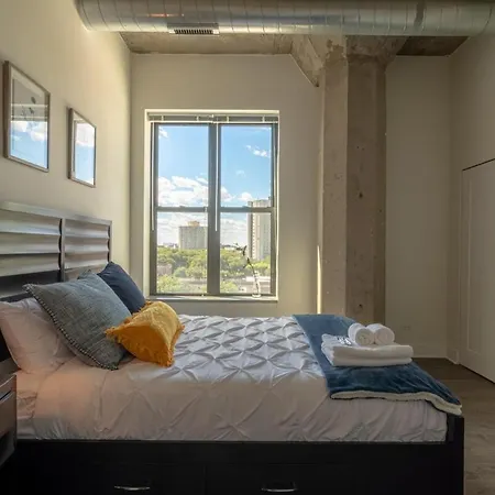 Mccormick Place Downtown: Luxurious 3br/2ba For 10 Apartment