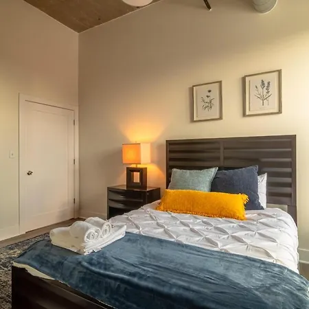 Mccormick Place Downtown: Luxurious 3br/2ba For 10 Apartment *