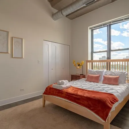 Mccormick Place Downtown: Luxurious 3br/2ba For 10