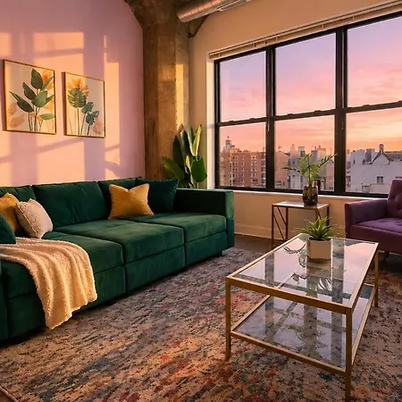 South Loop 2br Retreat With Skyline View And Optional Parking For 8 Guests Near Mccormick Place And Soldier Field Chicago