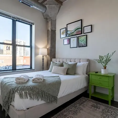 South Loop 2br Retreat With Skyline View And Optional Parking For 8 Guests Near Mccormick Place And Soldier Field * Chicago