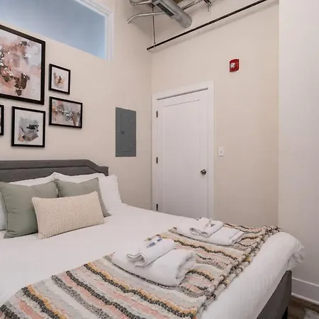 Apartment South Loop 2br Retreat With Skyline View And Optional Parking For 8 Guests Near Mccormick Place And Soldier Field