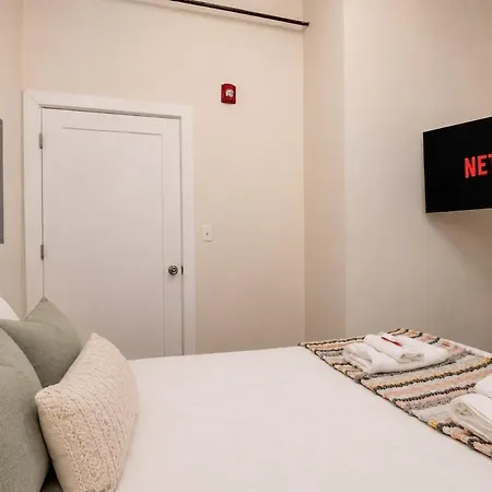 Apartment South Loop 2br Retreat With Skyline View And Optional Parking For 8 Guests Near Mccormick Place And Soldier Field